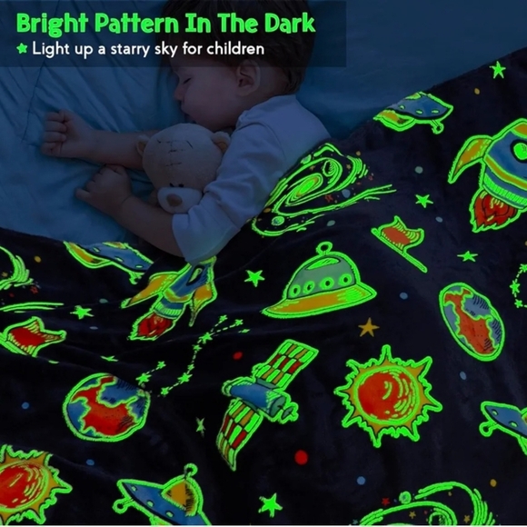 NIB Space-Themed Glow-in-the-Dark Blanket - Picture 4 of 6